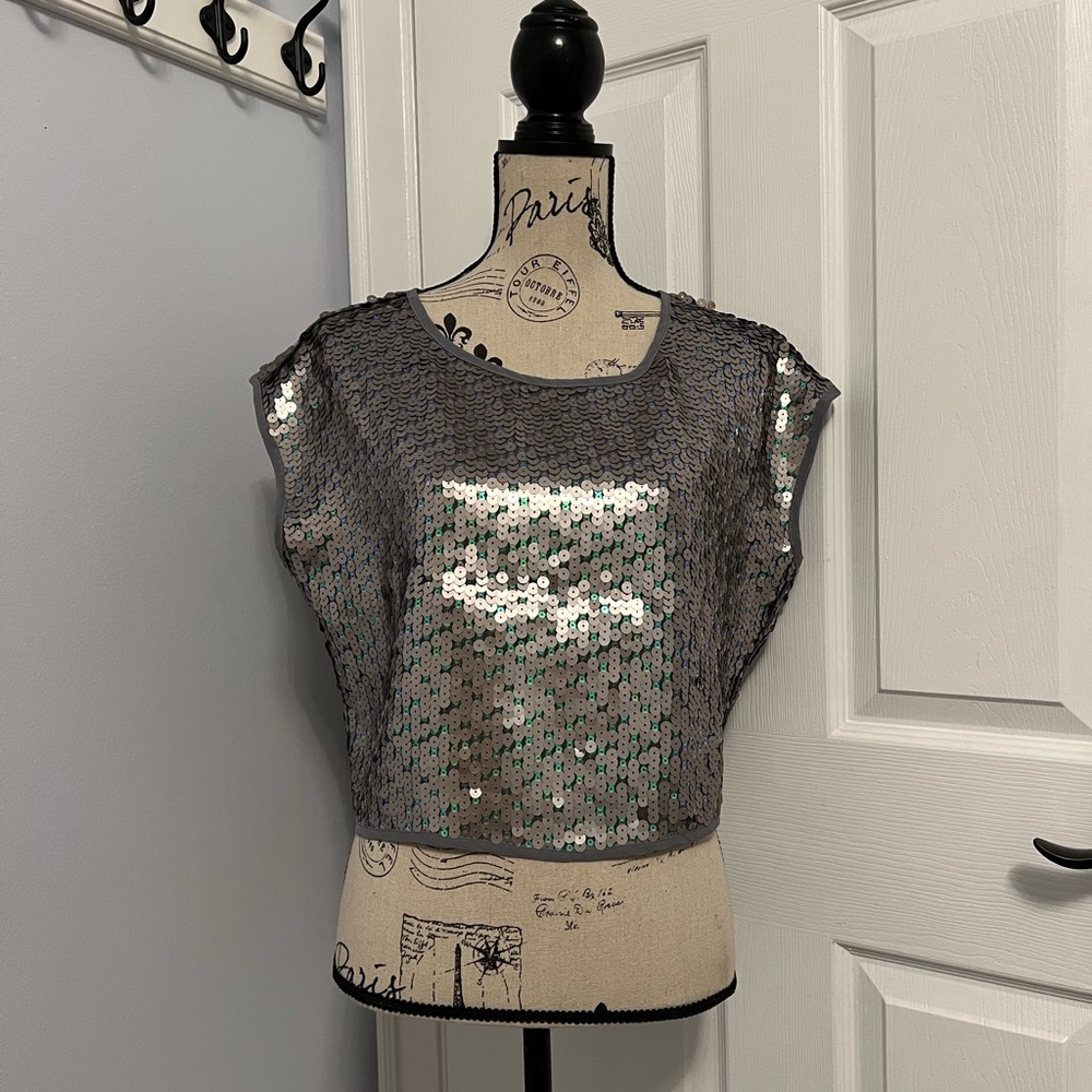 Frank Lyman Design Silver Sequin Crop Top